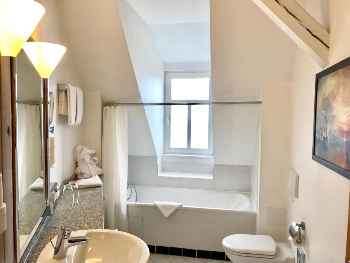 King Suite with Separate Living Area and Panoramic View